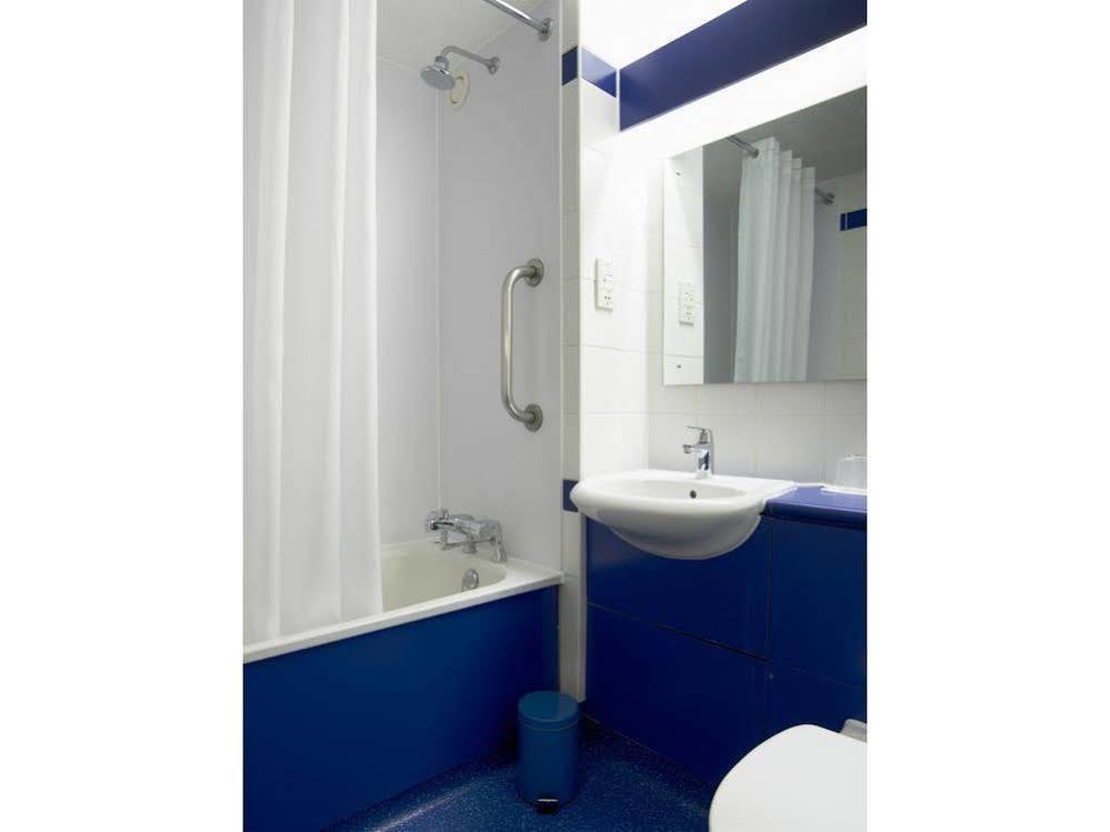 Travelodge Bristol Central Anchor Road Екстериор снимка