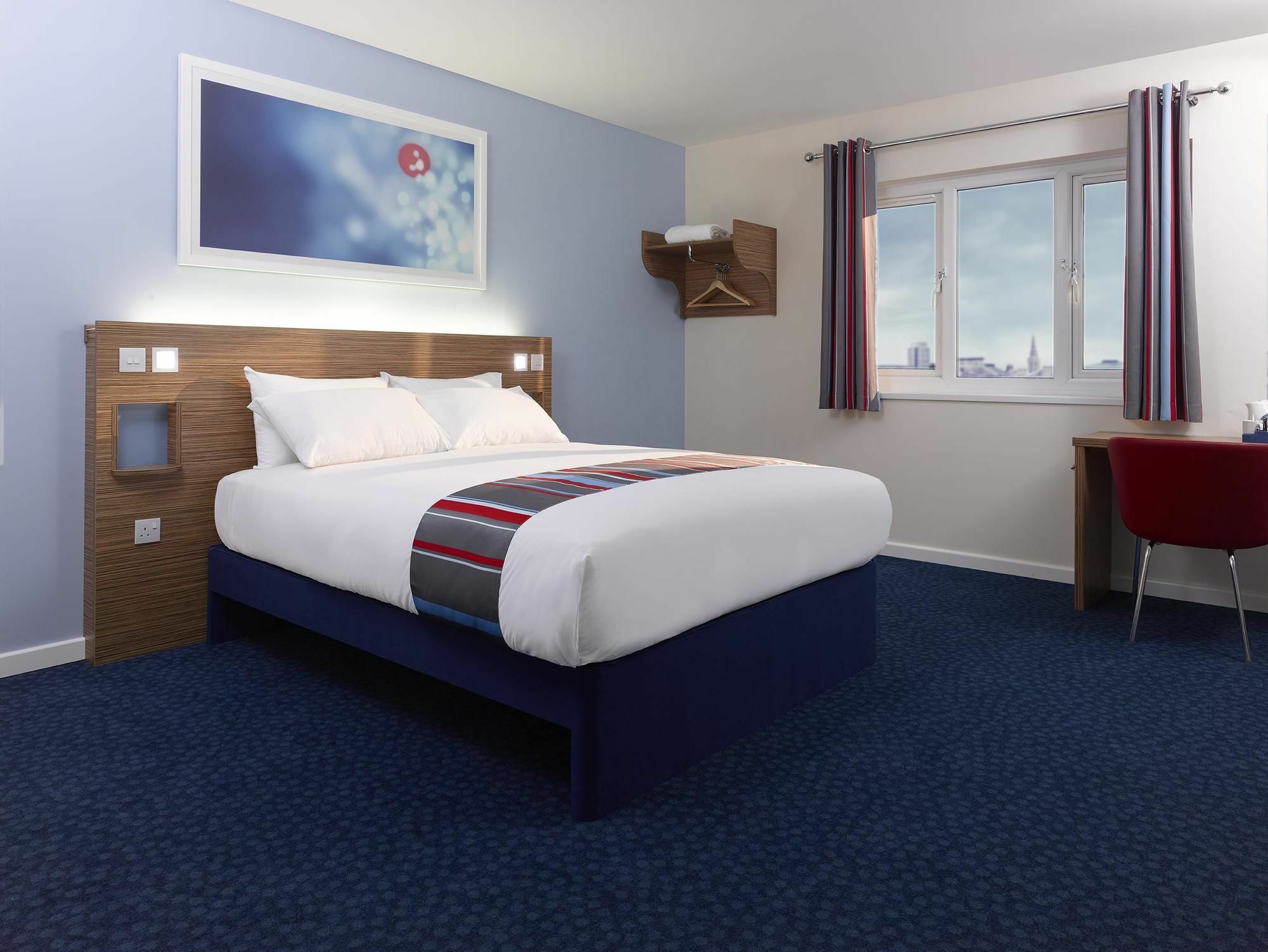 Travelodge Bristol Central Anchor Road Екстериор снимка