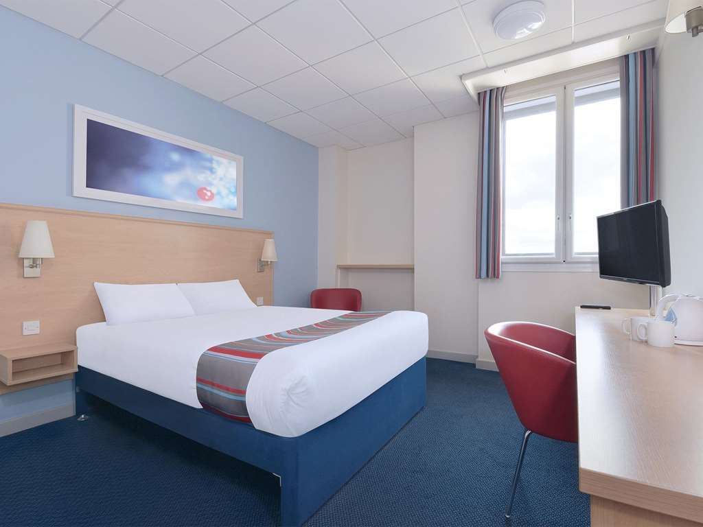 Travelodge Bristol Central Anchor Road Стая снимка